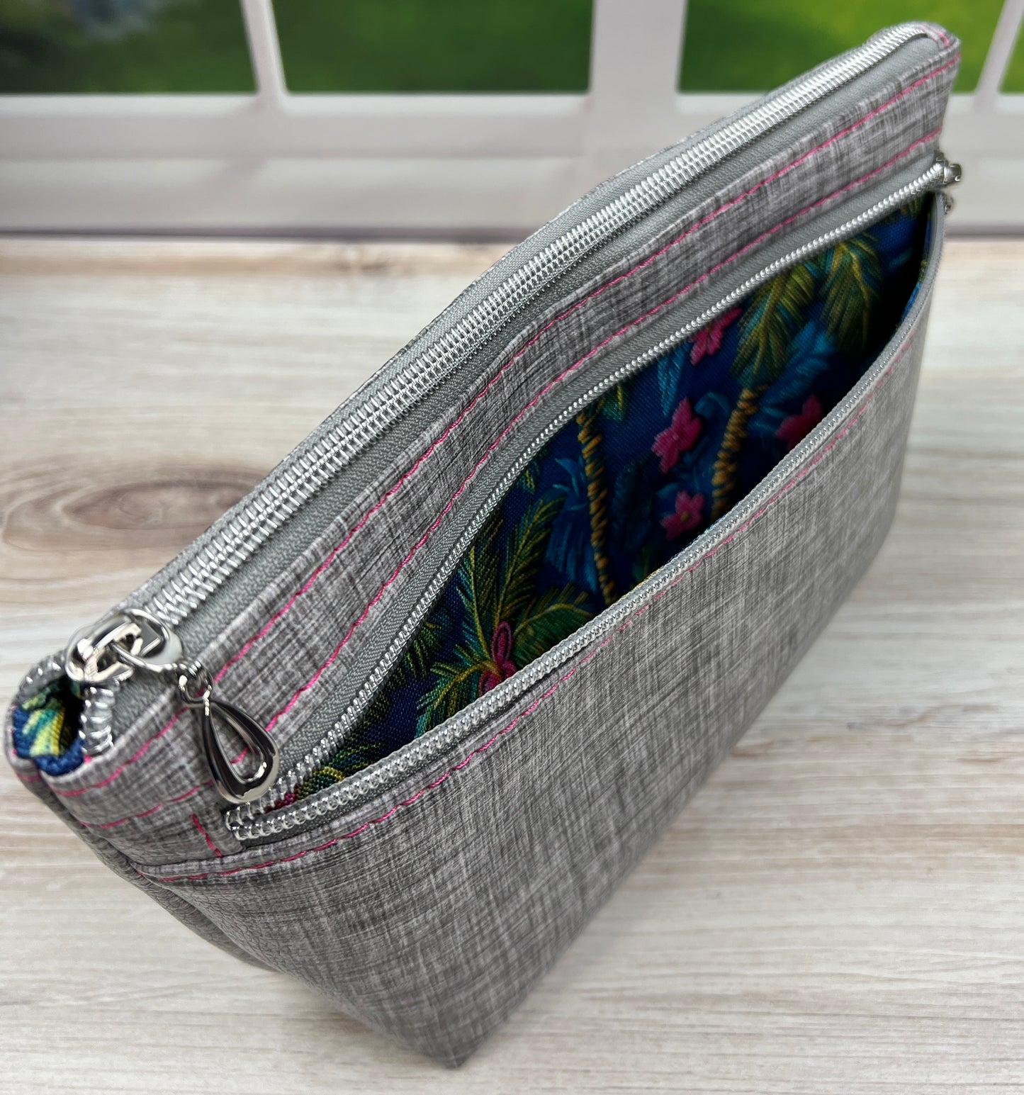 Zion pouch-gray linen look